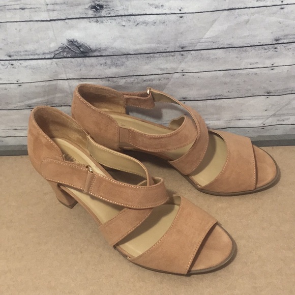 naturalizer delfinia